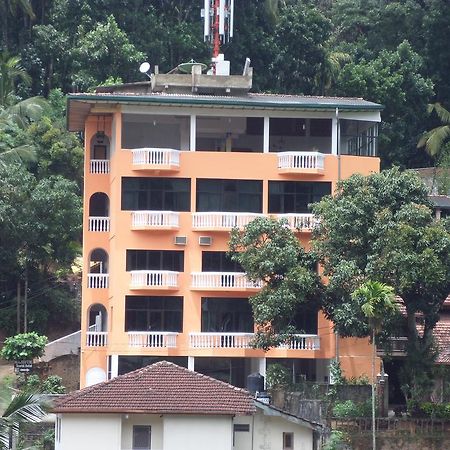 Majestic Tourist Hotel Kandy Buitenkant foto