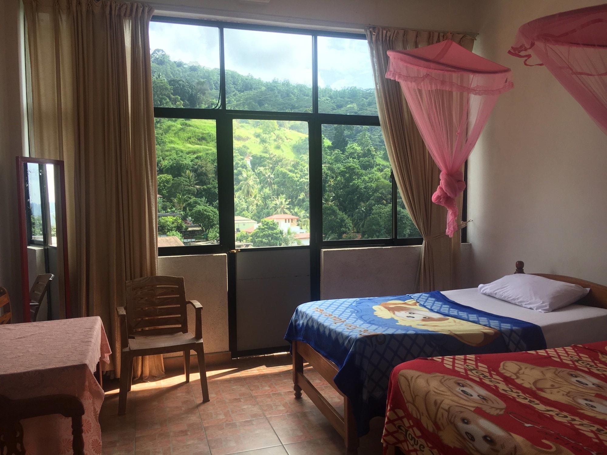 Majestic Tourist Hotel Kandy Buitenkant foto