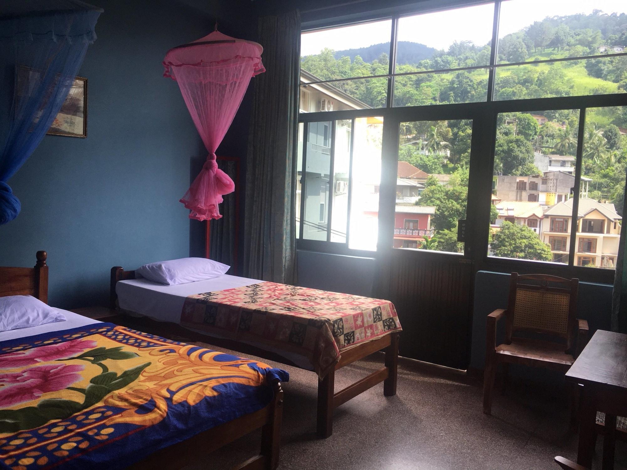 Majestic Tourist Hotel Kandy Buitenkant foto