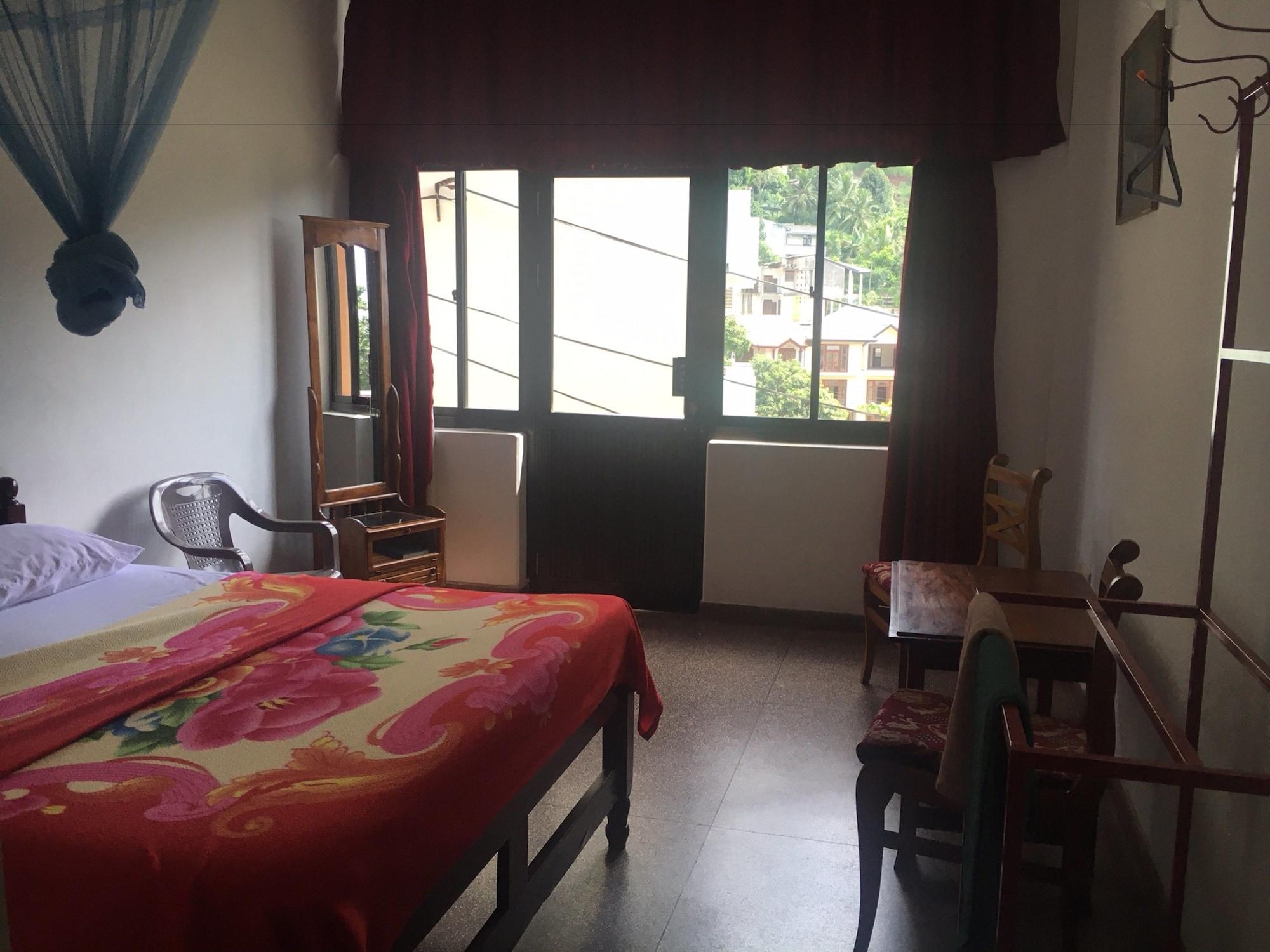 Majestic Tourist Hotel Kandy Buitenkant foto