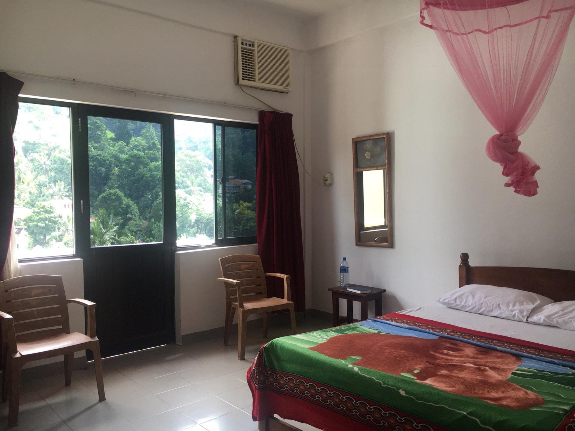 Majestic Tourist Hotel Kandy Buitenkant foto