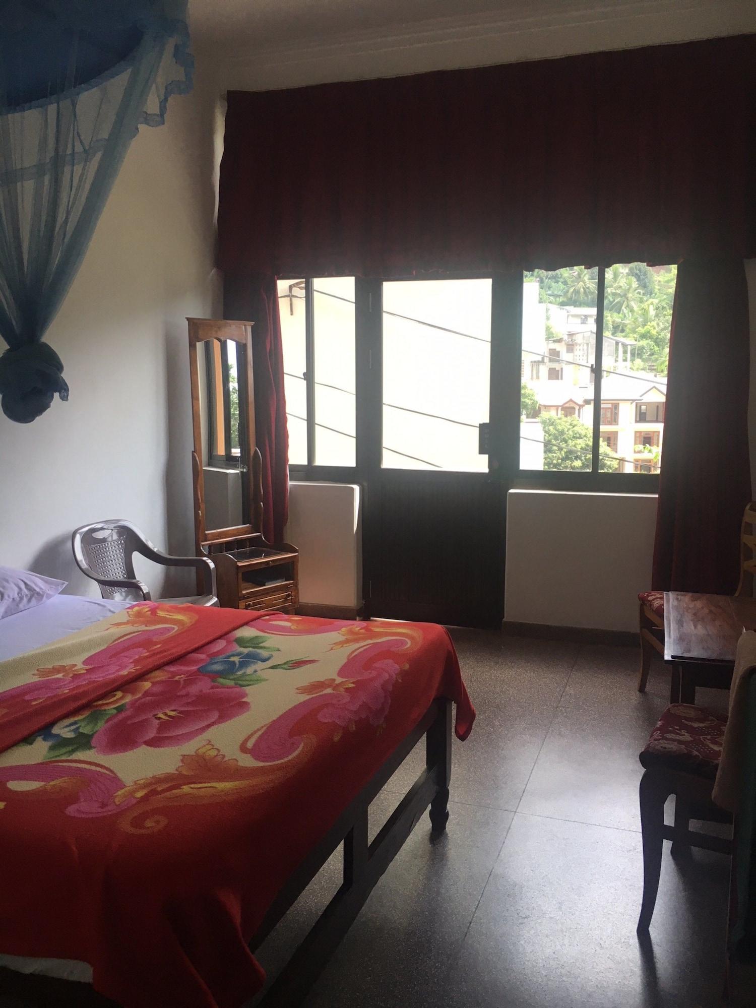 Majestic Tourist Hotel Kandy Buitenkant foto