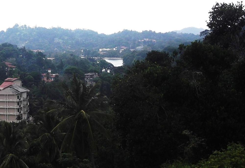 Majestic Tourist Hotel Kandy Buitenkant foto