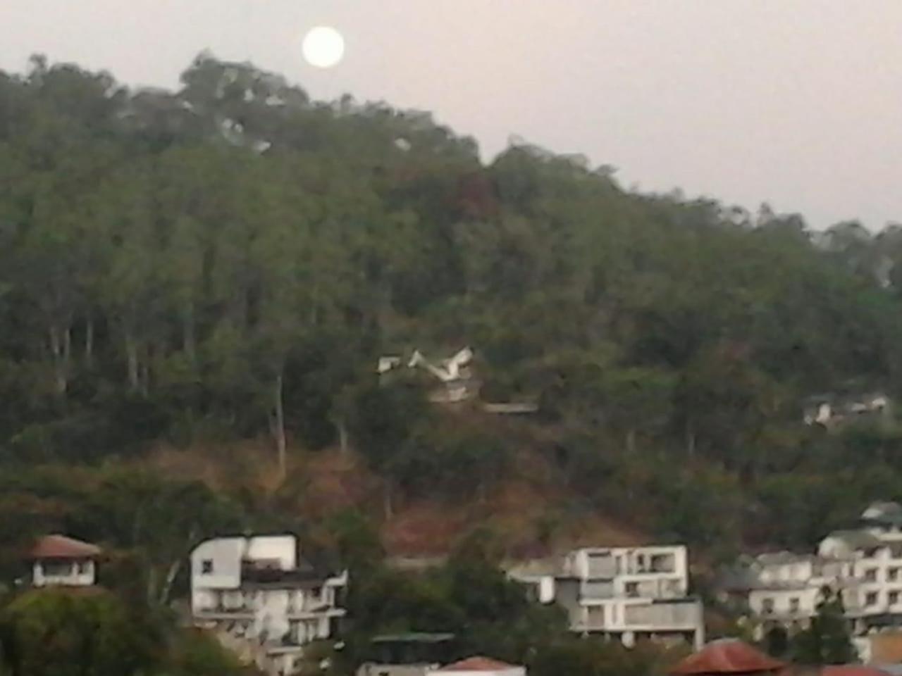 Majestic Tourist Hotel Kandy Buitenkant foto