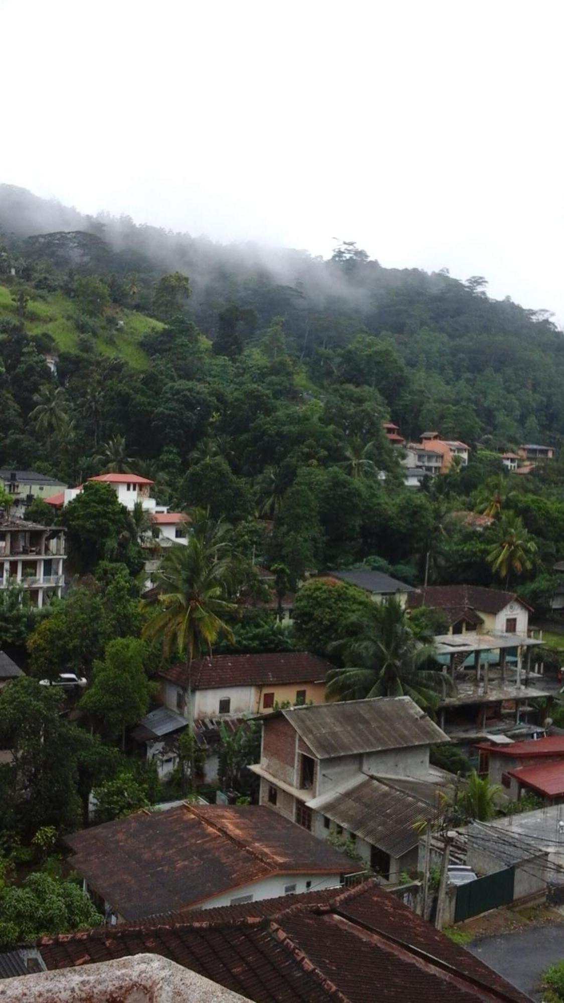 Majestic Tourist Hotel Kandy Buitenkant foto