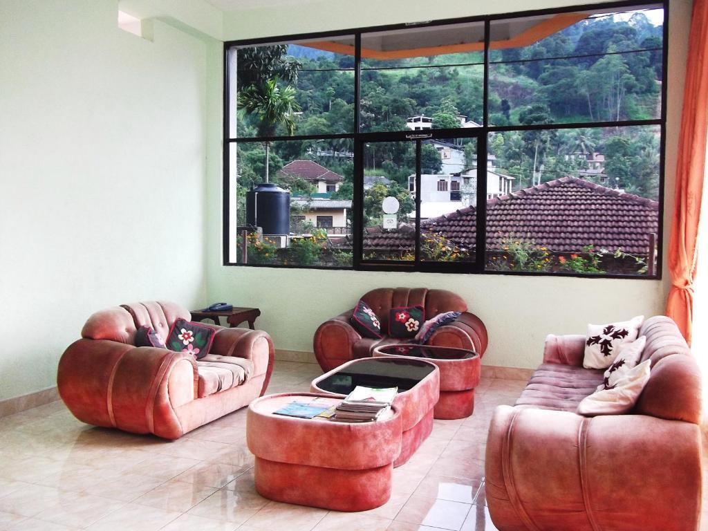 Majestic Tourist Hotel Kandy Buitenkant foto