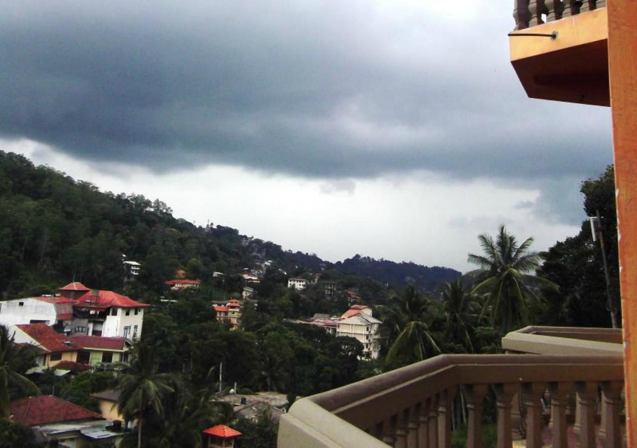 Majestic Tourist Hotel Kandy Buitenkant foto
