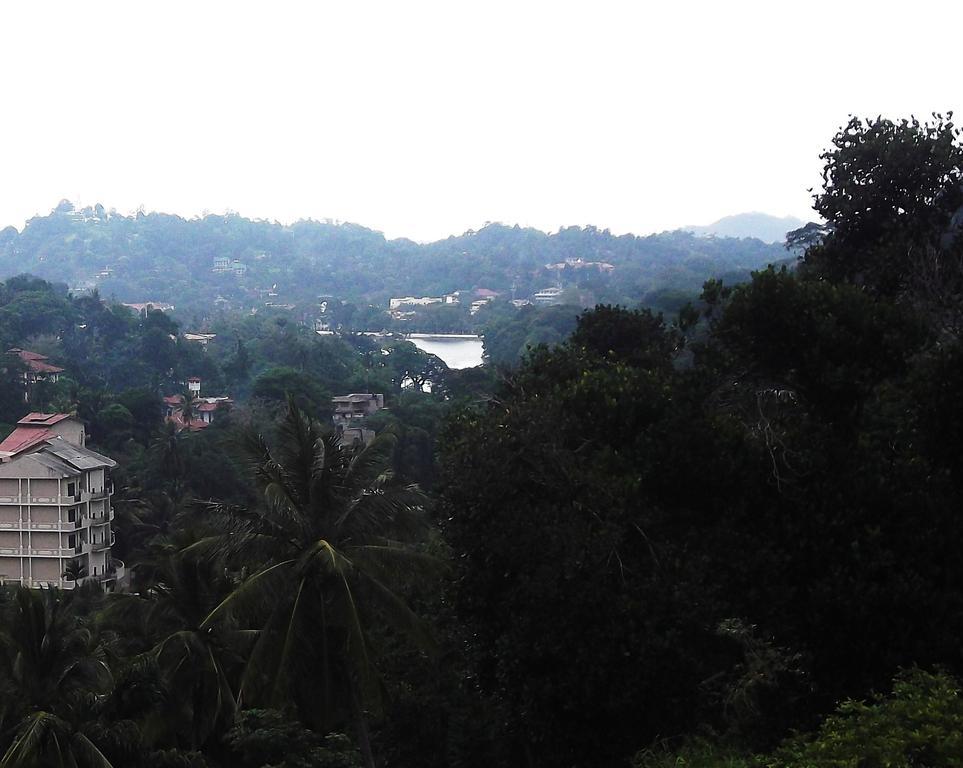 Majestic Tourist Hotel Kandy Buitenkant foto