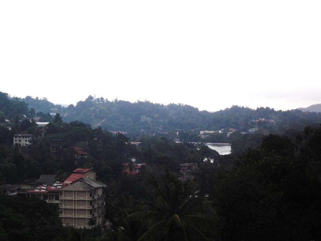 Majestic Tourist Hotel Kandy Buitenkant foto