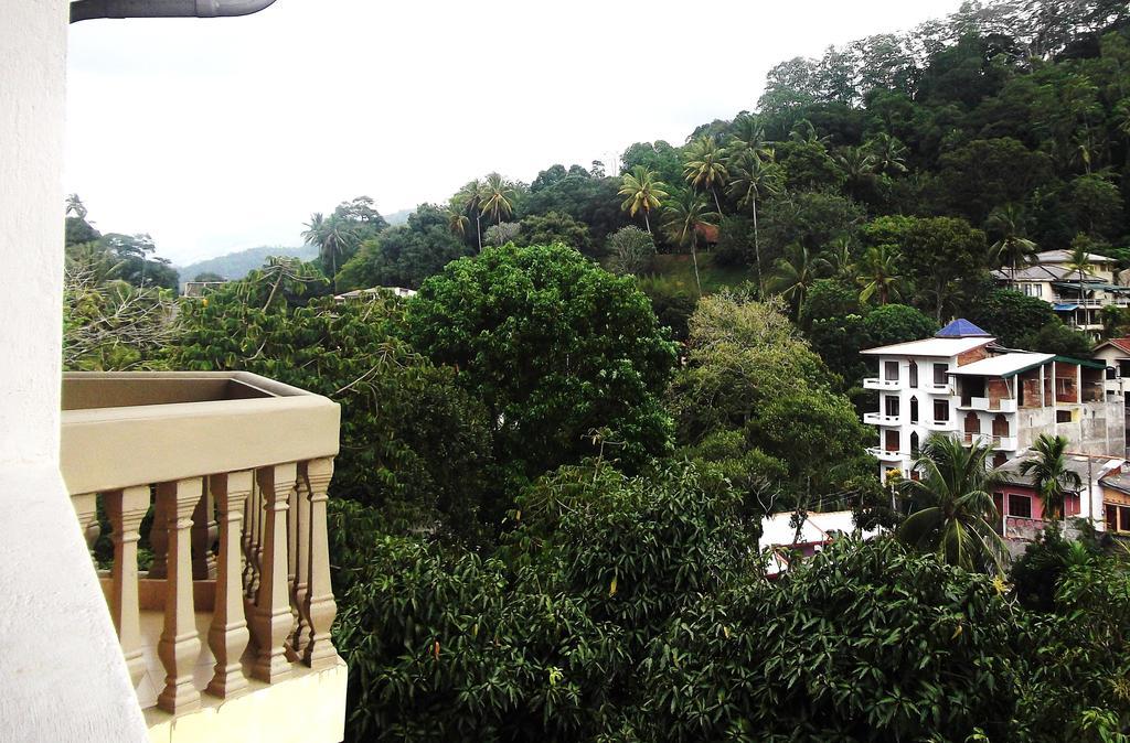 Majestic Tourist Hotel Kandy Buitenkant foto